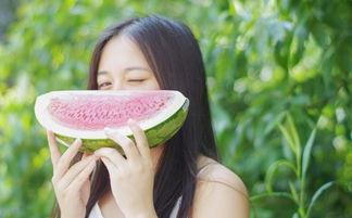 吃瓜过敏嗓子,症状、原因及应对策略