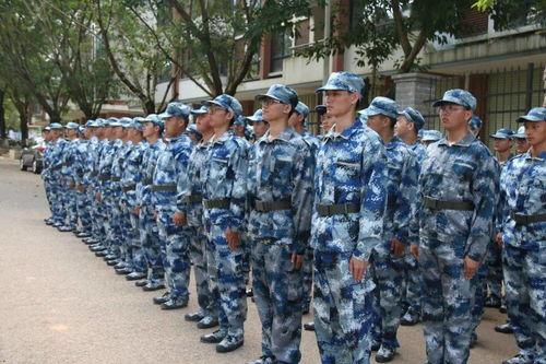 军训跳舞吃瓜全部,跳舞吃瓜，青春记忆里的独特篇章