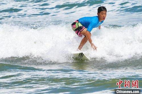 吃瓜女孩爱冲浪视频播放,揭秘吃瓜女孩的短视频狂欢